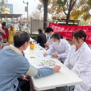 暖冬益剪 健康同行，银花社区“银龄关怀月月行”温情再续