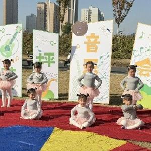 径河街青草湖社区：民生回响“金点子” 音符串起“治理线” 一场由居民“点单”、社区“办席”的草地音乐节