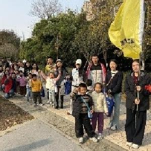 将军路街道：捡秋拾趣 自然疗愈，张家墩社区减压室开展亲子户外自然体验活动