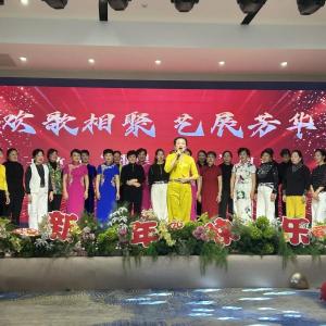 家门口的“春晚”唱响邻里情，龙竹苑小区自办团拜会年味浓