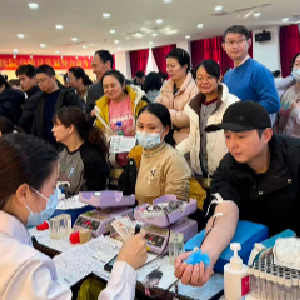 带头献血！东西湖医护人员捧出37℃爱