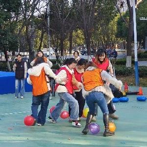 径河街长墩堤社区：举办青年友好运动会