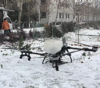 科技赋能冬雪防御农业公司无人机守护 农业生产安全