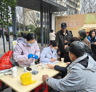 暖心助老护健康 孝老协力腊八情