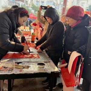 睦邻同庆腊八 市集喜迎新春——常青花园第二社区成功举办“迎腊八贺新春送祝福”新春市集活动