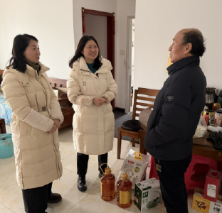 情暖寒冬 爱满社区 ——白鹤嘴社区开展上门慰问困难群众活动