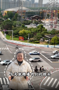 人行道 “换新颜”