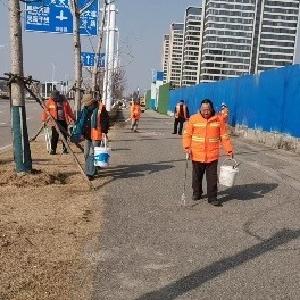 径河街环卫公司：清洁家园迎新春 为“中国网谷”梳妆焕新