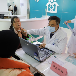 协和东西湖医院专家义诊走进吴家山街社卫中心