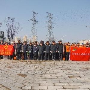 环卫橙、园林绿、红马甲、执法蓝“清扫”盲区，180余人为家园“美颜”迎春节