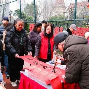 莲花湖社区：“年味市集”火热开市