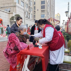 金银湖街亲湖社区：“春联传情·集市暖心”——笔墨寄福意，市集聚邻里