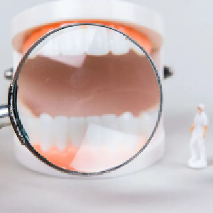 健康科普 | 这个很多人晚上都在做的事，正在加速牙齿老化！还可能会变丑！