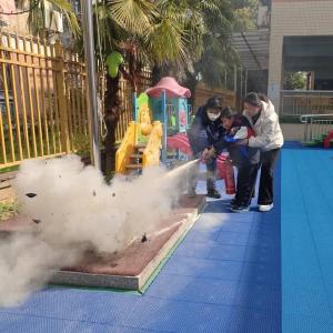 消防零距离 安全伴童心——梅花池社区开展消防安全逃生演练活动