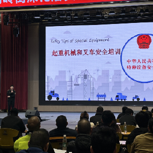 区市场监管局深入走马岭街开展特种设备安全宣讲