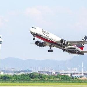 努力创造经得起历史、实践和人民检验的业绩