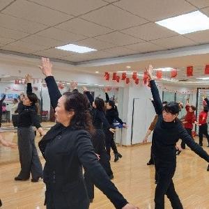 径河街稻香社区：“稻韵芳华”走秀班开班 银发逐美启新程