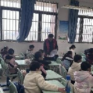 守护朝阳红，情暖夕阳红——张家墩社区开展“红心星期四”志愿服务平台活动