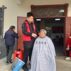 柏泉街各社区开展公益理发活动