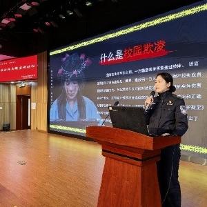 东西湖警方点亮送学“平安路”