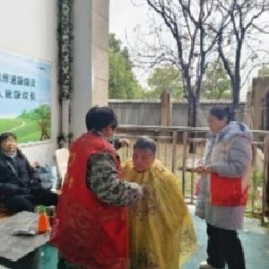 春分恰逢龙抬头 健康关怀暖心头——熊家墩社区开展便民服务活动