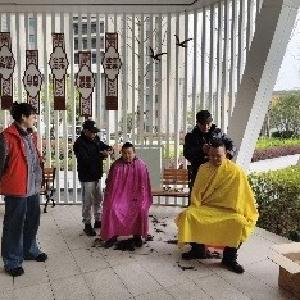 杨柳社区“红纽带·邻聚里”便民服务暖人心