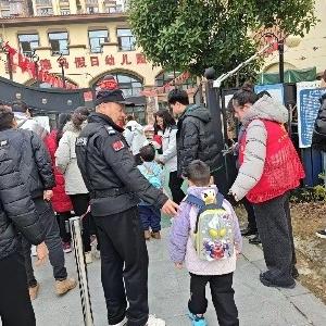 青草湖社区：爱心护学保平安