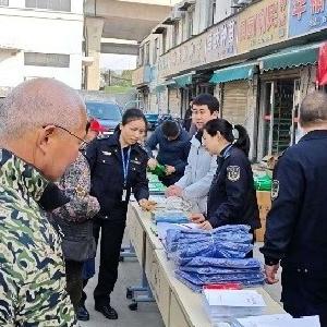 东西湖区农资打假宣传进市场