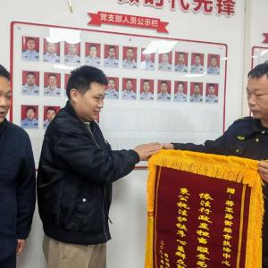 城管进社区，情暖经营户