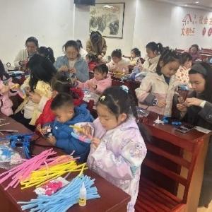 径河街稻香社区：周末亲子课堂DIY 京剧发箍传承传统文化