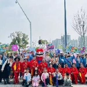 径河街道赛洛城社区：当“樱花粉”遇上“治理红” 成为了春日赛道的最美风景线