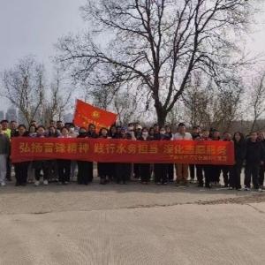 三月春风里，东西湖青年化身“河湖卫士”践行雷锋精神