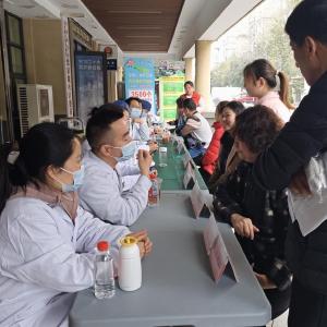 红心大讲堂开讲啦！张家墩社区开展春季防治结核病科普义诊活动