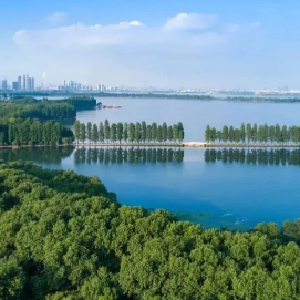 且揽千湖蓝水千湖月