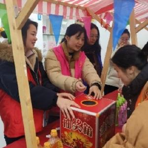 长墩堤社区：元宵暖人心 致敬户外人