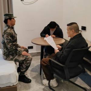 东西湖区人武部组织预定新兵“面对面”访谈活动