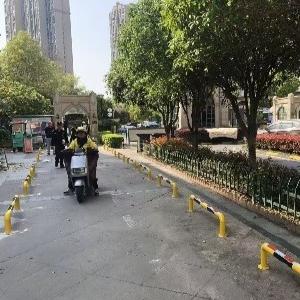 小区门口装上防护栏，“城管进社区”还路于民