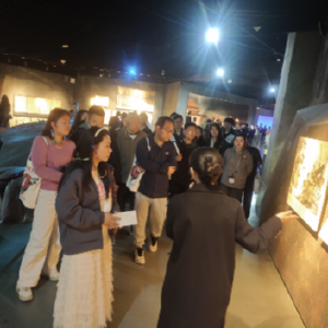 滨江社区开展“党建聚魂，致敬英烈”活动