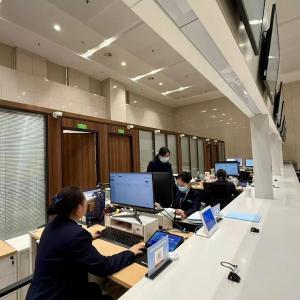 下班后，这盏灯仍为企业点亮