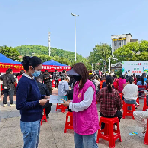 巾帼志愿者助力，共建健康美好家园