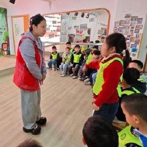 熊家墩社区联合开展“书香润童心，绘本伴成长”主题趣味绘本分享活动