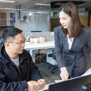 在东西湖，她陪跑20家“一人公司”