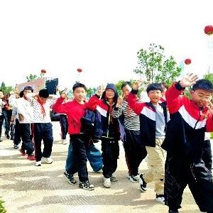 青春同行聚活力，健步奋进暖人心——走马岭街道举办青年职工健步走活动