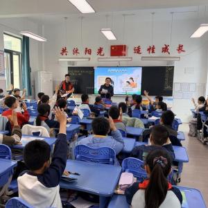 将军路街开展“携手护碧水 护水伴同行”节水护水宣传进校园活动