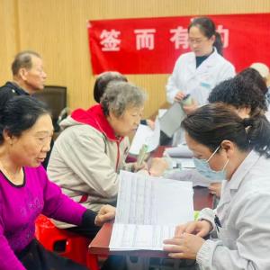 径河街道赛洛城社区：医银警同护民生——开展“一站式”便民服务活动