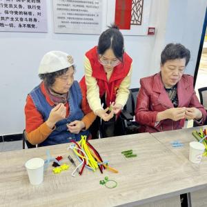 “扭”转春日 趣享邻里——将南社区校社联动情暖夕阳