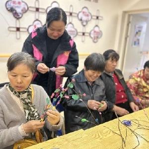 径河街青草湖社区开展枯木逢春手工活动