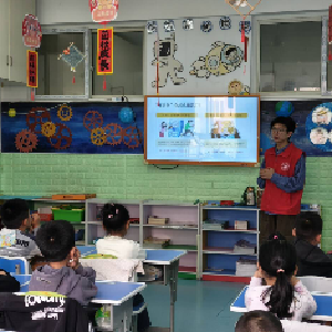 通信科普润童心 反诈护航助成长——学府社区开展幼儿通信安全主题活动