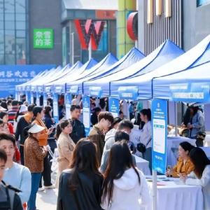 搭台、携手、上门：东西湖织密就业服务网