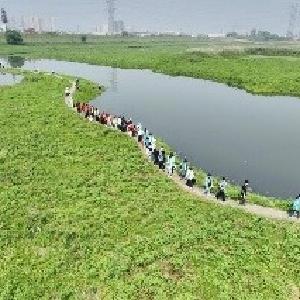 马池墩社区开展“劳动护河湖 春美东西湖”巡湖护湖行动